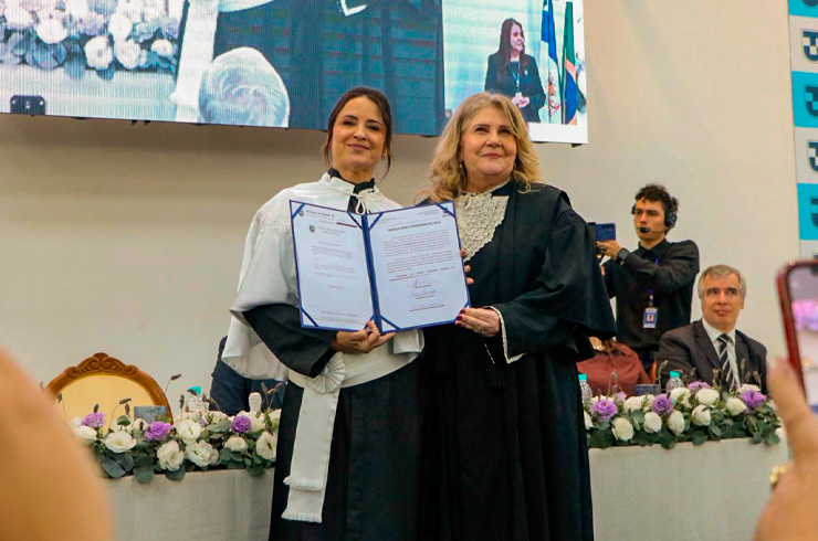 Profa. Dra. Leticia Maria toma posse como reitora da Unitau para a gestão 2026-2030