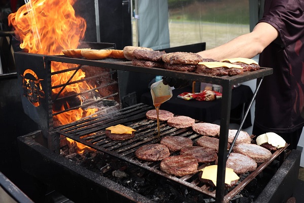 Burning Fest – Batalha de Assadores está de volta a São José dos Campos com quatro dias de churrasco, rock e entrada gratuita