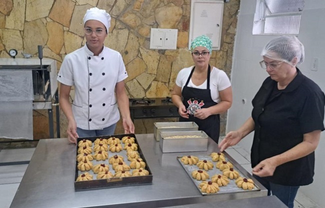 Escola do Trabalho inaugura sala de panificação e estreia curso de Receitas Fitness Artesanais