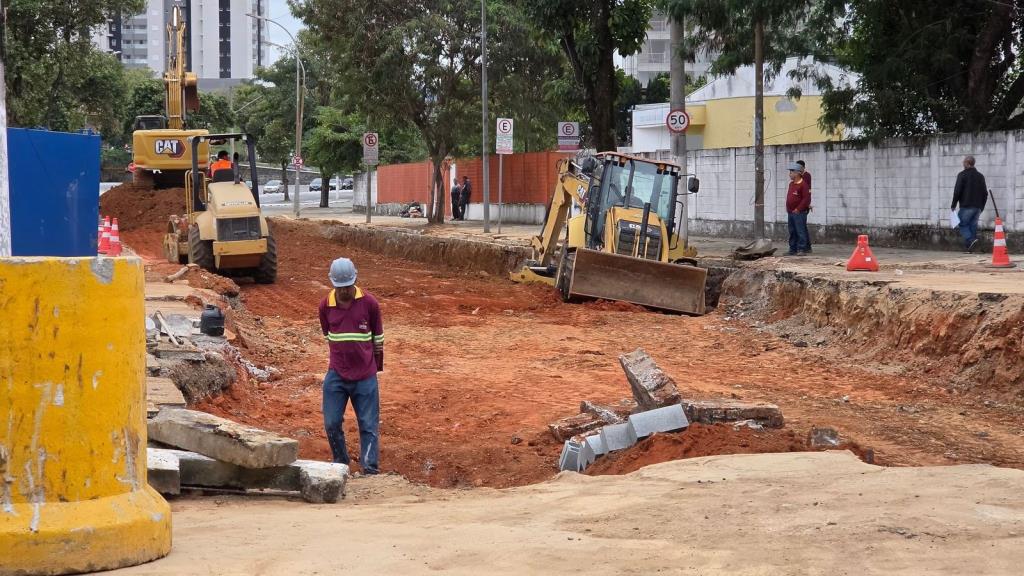 Obras no primeiro trecho da Avenida do Povo entram na reta final após troca de tubulação danificada