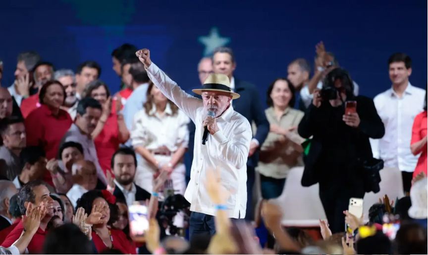 PT oficializa candidatura de Lula à Presidência