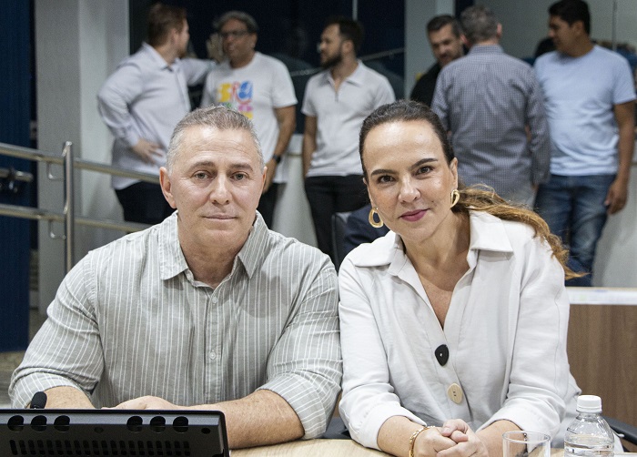Vereadores Adriana Mussi e Cesinha da Academia assumem como suplentes
