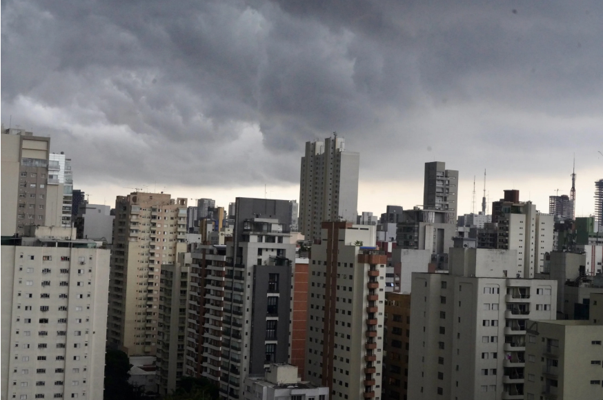 Defesa Civil alerta para chegada de frente fria com chuva e rajadas de vento no Estado de São Paulo