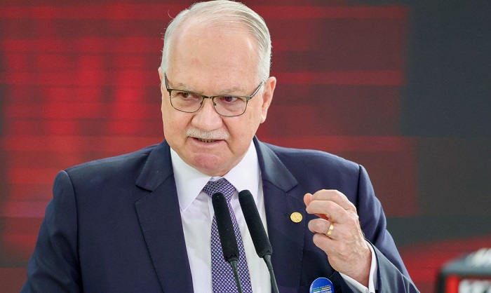 Fachin dá cinco dias para Mendonça e Gonet responderem acusação de Moraes