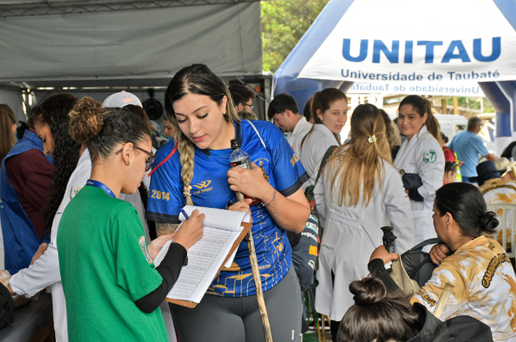 Operação Padroeira 2026 mobiliza mais de 500 estudantes da Unitau no atendimento a romeiros