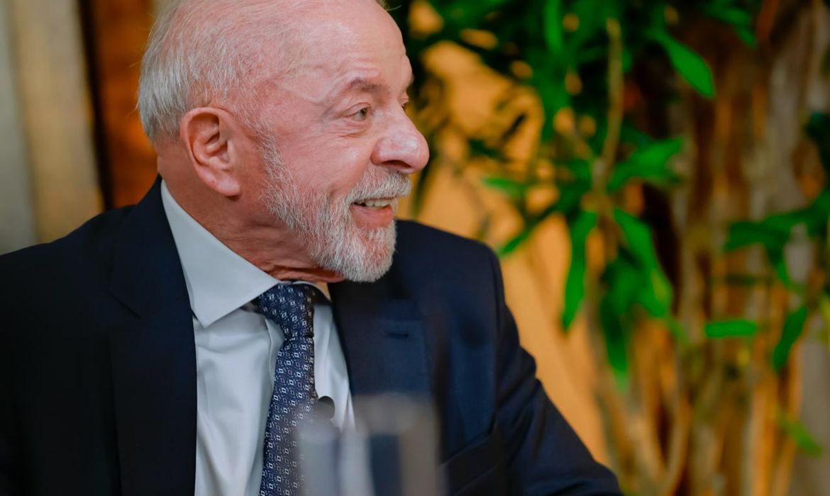 Lula diz que vai entregar nesta terça ao TSE pedido de abertura de sigilo