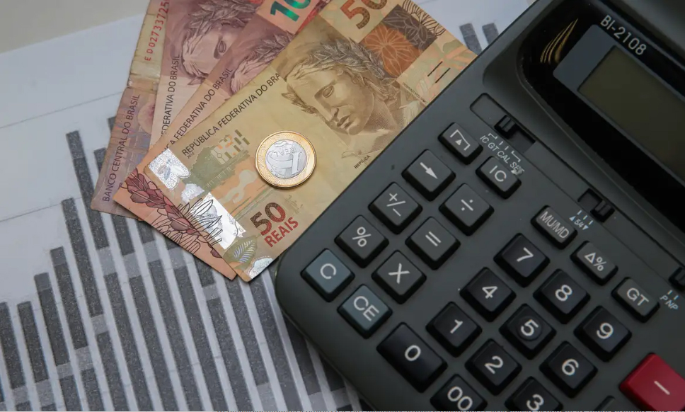 Brasil deve voltar a ser 8ª maior economia do mundo em 2027, prevê FMI