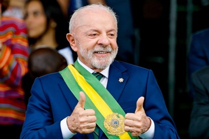 Com virada inédita, Lula é reeleito para o 4º mandato como presidente do Brasil